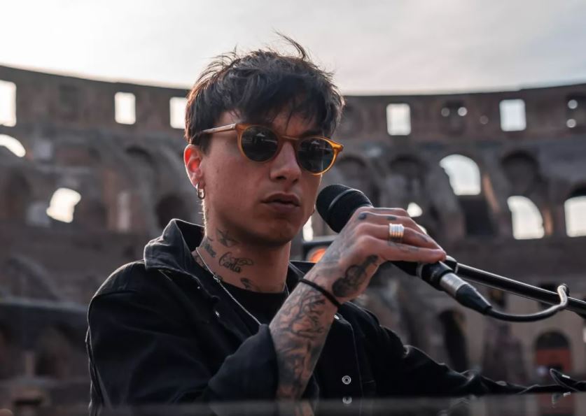 Ultimo, lo streaming del concerto al Colosseo va in tilt. Proteste (sacrosante) dei fan