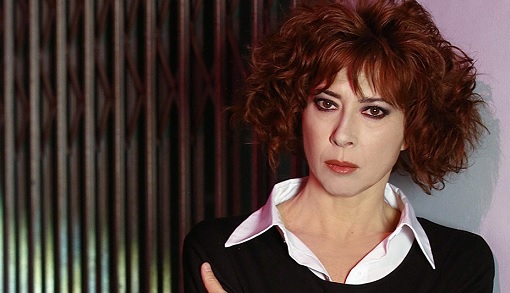 Programmi TV di stasera, giovedì 29 aprile 2021. Un nuovo «Amore Criminale» per Veronica Pivetti