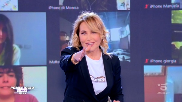 Pomeriggio Cinque, Barbara D’Urso: «Torniamo fortissimi e unitissimi a settembre»