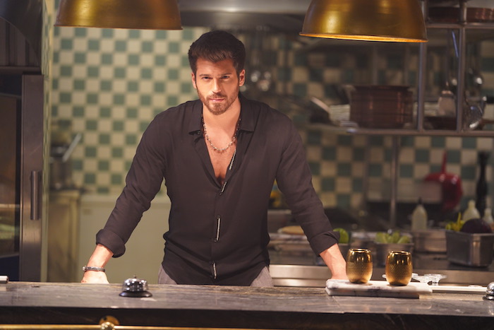 Mr Wrong: Can Yaman dà lezioni d’amore su Canale 5 (foto e anticipazioni)