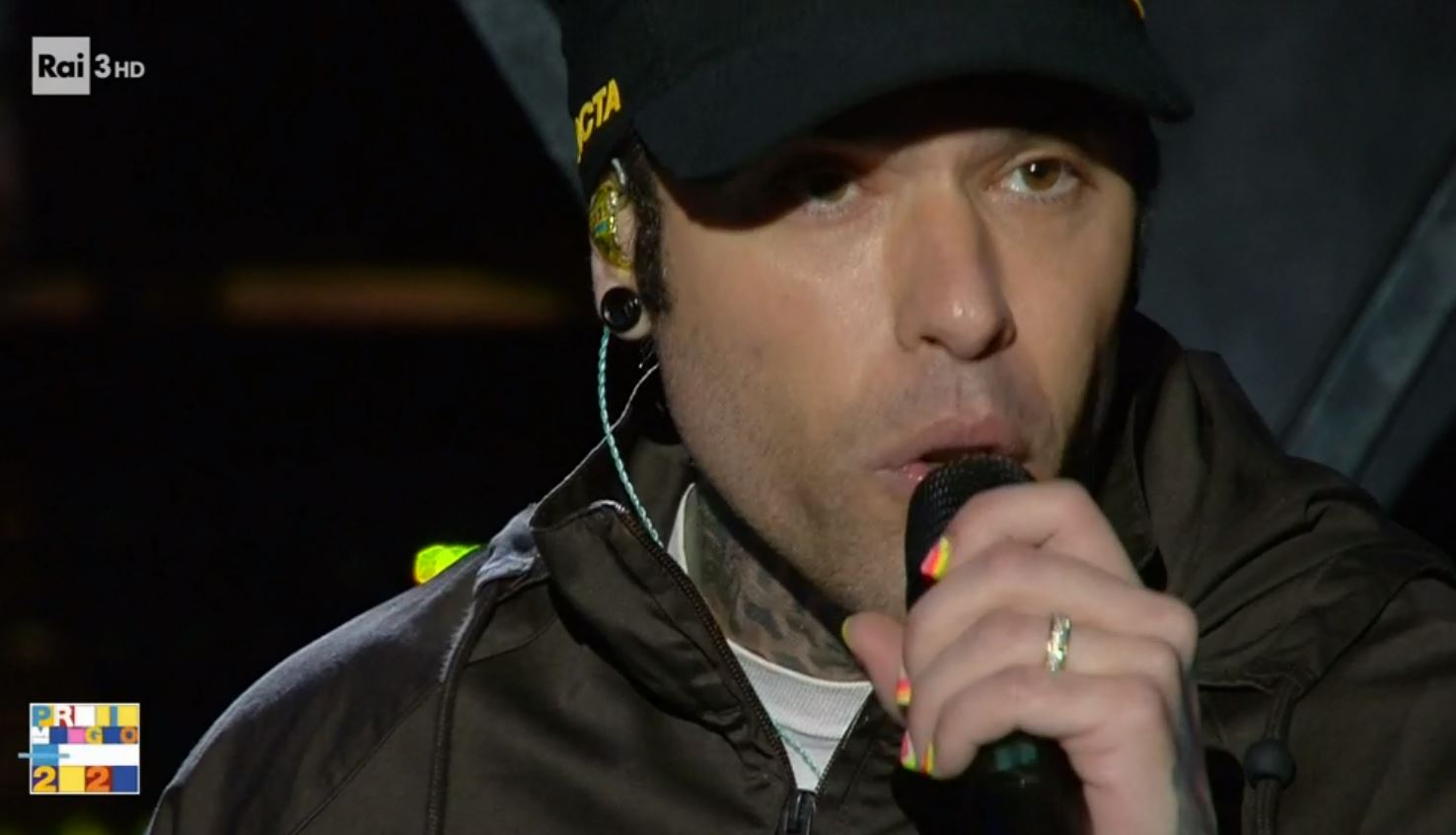Fedez vs Rai per l’intervento al Concertone: «Mi hanno chiesto di edulcorare il contenuto». Viale Mazzini smentisce la censura e il cantante posta la telefonata con i vertici (Video)