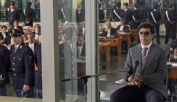 Programmi TV di stasera, lunedì 24 maggio 2021. Su Rai1 «Il traditore» nel ricordo della strage di Capaci