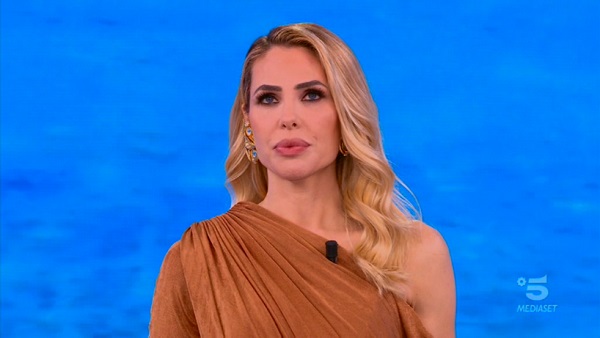 Isola dei Famosi 2021, quattordicesima puntata – Gilles Rocca eliminato rifiuta Playa Imboscada. In 4 al televoto