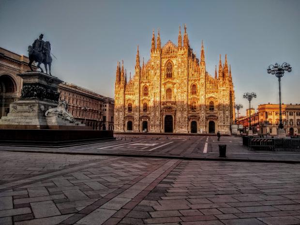 Programmi TV di stasera, sabato 8 maggio 2021. Su Rete 4 «Milano 2020», docufilm che ricostruisce l’inizio dell’emergenza Covid nel capoluogo lombardo