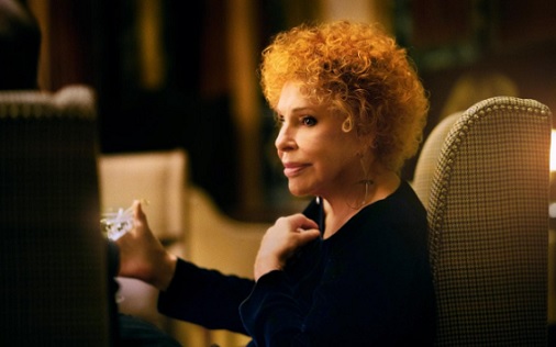 Programmi TV di stasera, domenica 2 maggio 2021. Rai 1 accoglie Ornella Vanoni ne «La Compagnia del Cigno»