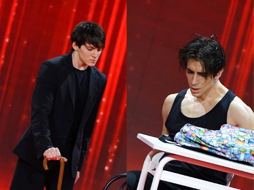 Amici 2021, settima puntata Serale – Samuele eliminato a testa alta: «Non sono all’altezza»