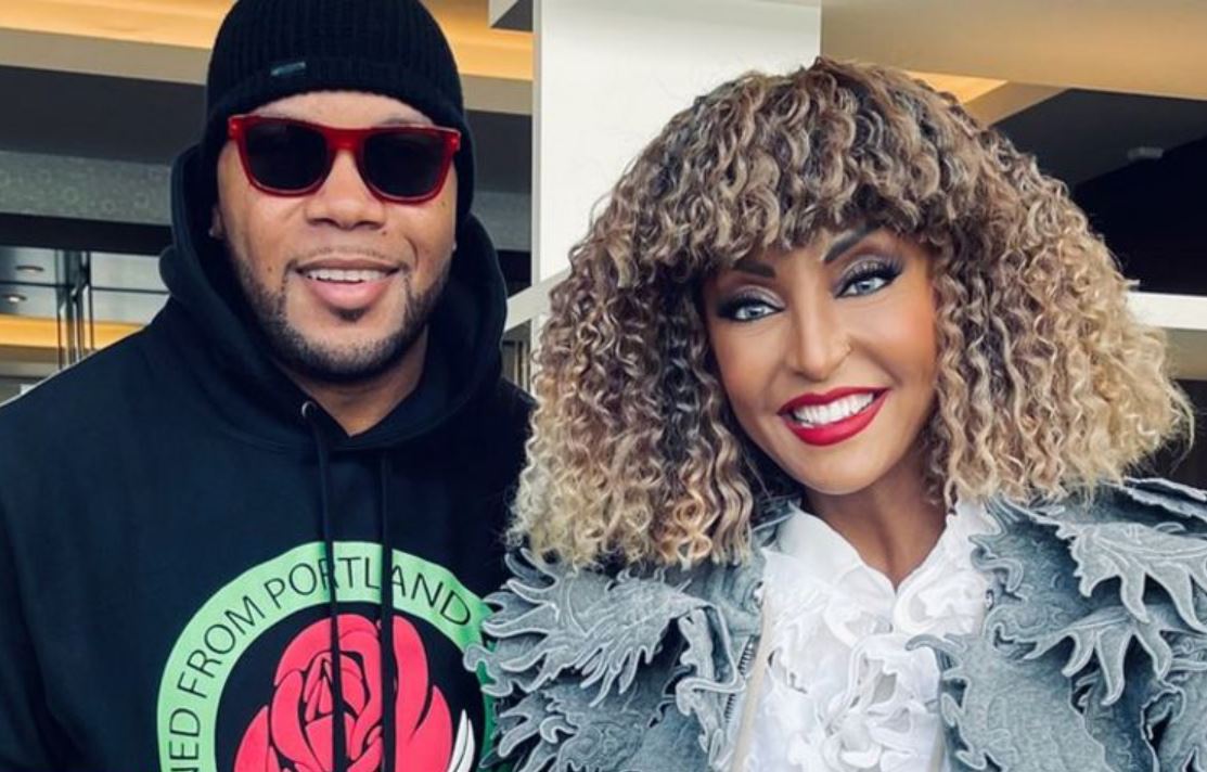 Eurovision 2021, pedana rotante impazzita: incidente per Senhit durante le prove. Lo staff: «Pesantemente penalizzata»