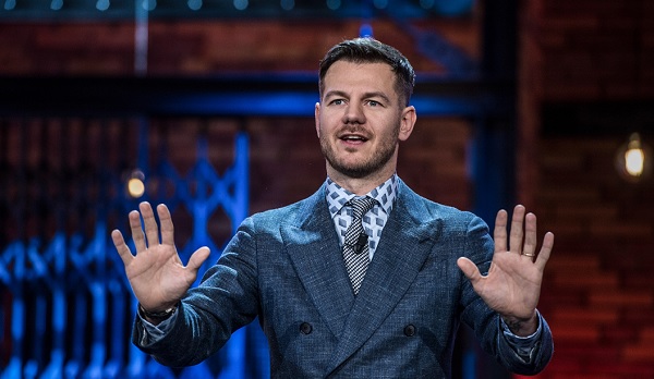 Da Grande, Alessandro Cattelan promette spettacolo su Rai 1: «Si canta, si balla, ci si traveste, ci si diverte. Sarò la grappa nel caffè»