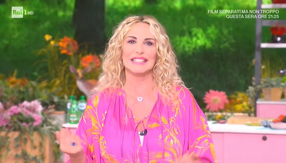 E’ Sempre Mezzogiorno, Antonella Clerici saluta e dà appuntamento a settembre: «E’ stato un lungo viaggio bellissimo. Una scommessa vinta» – Video