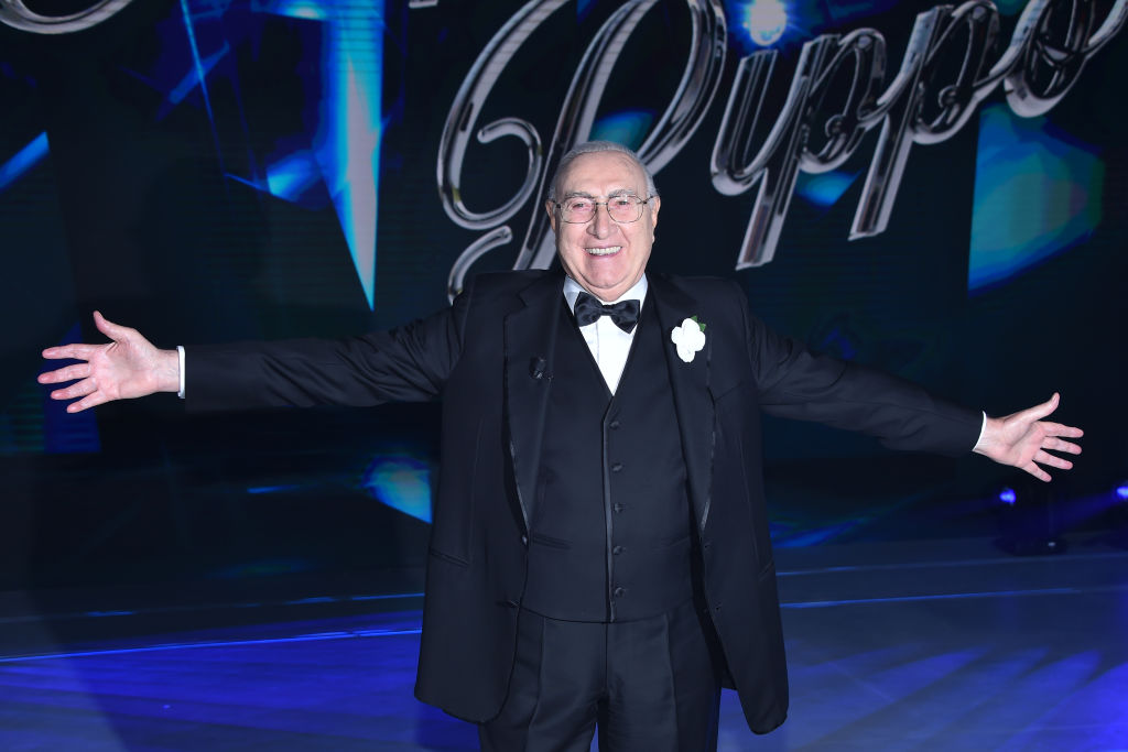 Pippo Baudo, compleanno coi botti: «Conti ancora con Tale e Quale è tremendo. Bonolis non si vergogna a fare tutti gli anni Avanti un Altro?»