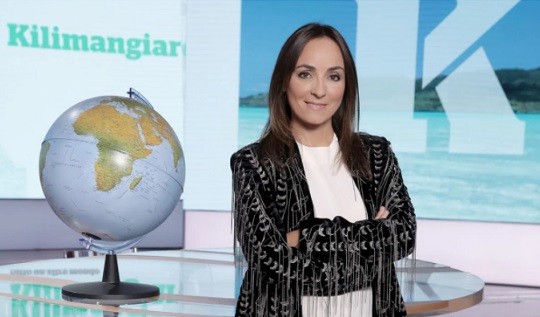 Programmi TV di stasera, domenica 13 giugno 2021. Camila Raznovich inaugura su Rai3 la nuova edizione di «Kilimangiaro Estate»