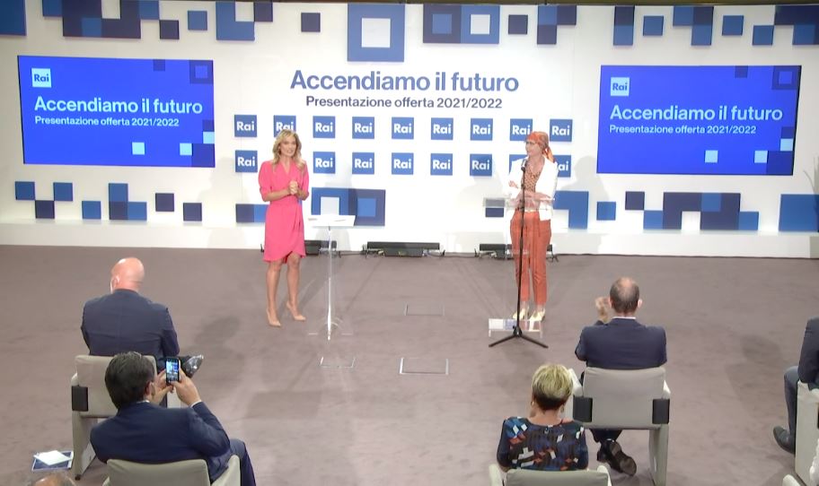 Rai, palinsesti 2021/2022: la presentazione in diretta. Conduzioni diverse per Sanremo ed Eurovision, Angela a Natale e Capodanno (Bolle slitta a febbraio). Biennale per Fazio