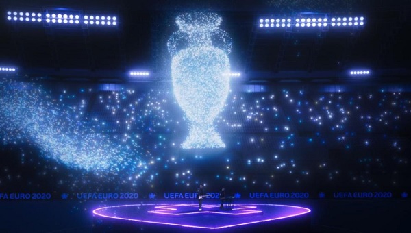 Europei, cerimonia d’apertura: Totti e Nesta per gli onori di casa, Bocelli canta «Nessun dorma». Performance virtuale con Martin Garrix, Bono e The Edge