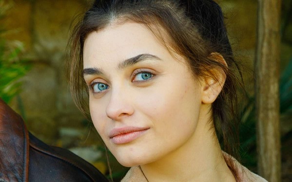 Un Posto al Sole, anticipazioni: Speranza non riesce a decidersi tra Vittorio e Samuel