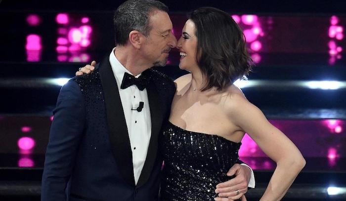 BOOM! Amadeus e Giovanna Civitillo per il ritorno di Affari Tuoi su Rai 1