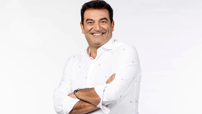 Max Giusti è il nuovo conduttore di Guess My Age