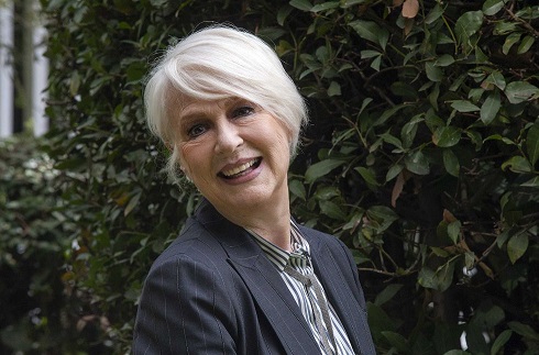 Più Forti del Destino: la nuova fiction Mediaset sul set con Loretta Goggi e Laura Chiatti – Video