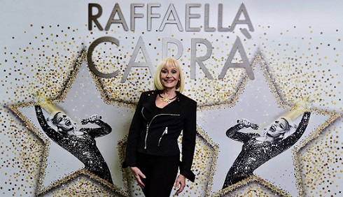 Raffaella Carrà irrompe nelle classifiche di iTunes
