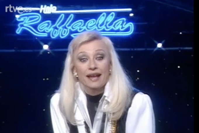 Raffaella Carrà: la tv pubblica spagnola cambia il palinsesto in prime time