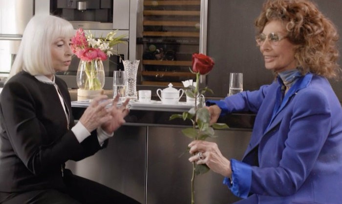 Raffaella Carrà – i ricordi di Arbore, Baudo, Costanzo e Loren. Pippo: «Non ha eredi, viviamo in una mediocrità totale»