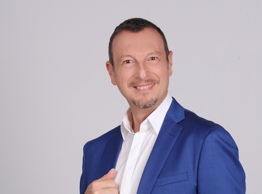 Arena ’60 ’70 ’80 accende il sabato sera di Rai 1, con Amadeus che torna dj – Il cast di cantanti