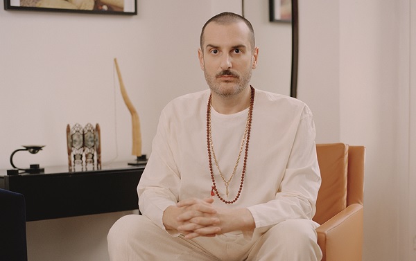 Costantino raddoppia su Sky: dopo Pechino Express (il viaggio sarà in Medio Oriente), arriva Quattro Matrimoni