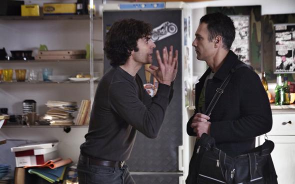 Ascolti TV | Venerdì 27 agosto 2021. Fratelli Unici (12.2%) meglio di Serenity – L’Isola dell’Inganno (10.2%). Chicago PD 7.2%, Il Terzo Indizio in replica 6.7%