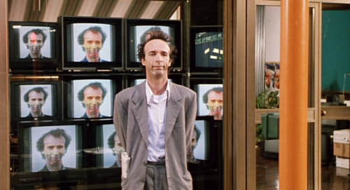 Ascolti TV | Giovedì 26 agosto 2021. Vince Benigni (13.4%), Canale 5 solo l’8.7%. Sorteggio Champions 4.1% sul 20 e 3.6% su Sky