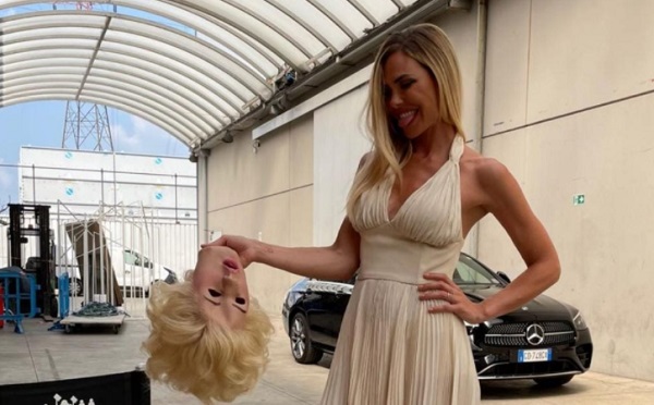 Star in the Star ‘tale e quale’ a Il Cantante Mascherato: «Chi si nasconde dietro la maschera?» – Promo