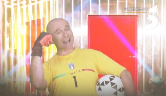 Alfonso «Donnarumma» Signorini nel promo del Grande Fratello Vip 2021