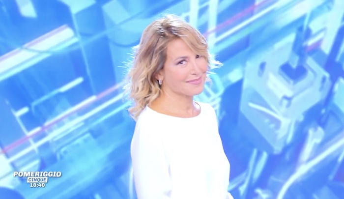 Ascolti TV | Lunedì 6 Settembre 2021. Vince Rai1 (13.5%), Gloria 11%. Porro parte dal 6.8%. In 3,8 mln per l’ultima di Techetechetè sulla Carlucci (18.4%). Il nuovo Pomeriggio Cinque 16.1%-14.3%