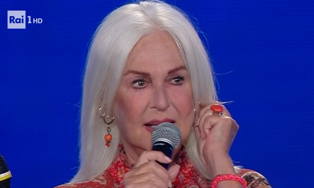 Insulti via web, Loretta Goggi lascia i social: «Commenti di una cattiveria indescrivibile»