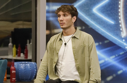 GFVip 2021, il padre di Manuel Bortuzzo stronca la storia con Lulù: «E’ una bella amicizia, ma lei non è il suo tipo. Non lo vedo con gli occhi presi»