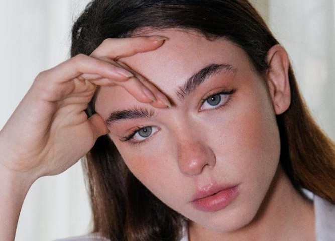 Netflix, le nuove fiction: in arrivo Nemesis, Lidia Poët, Tutto chiede Salvezza e Briganti