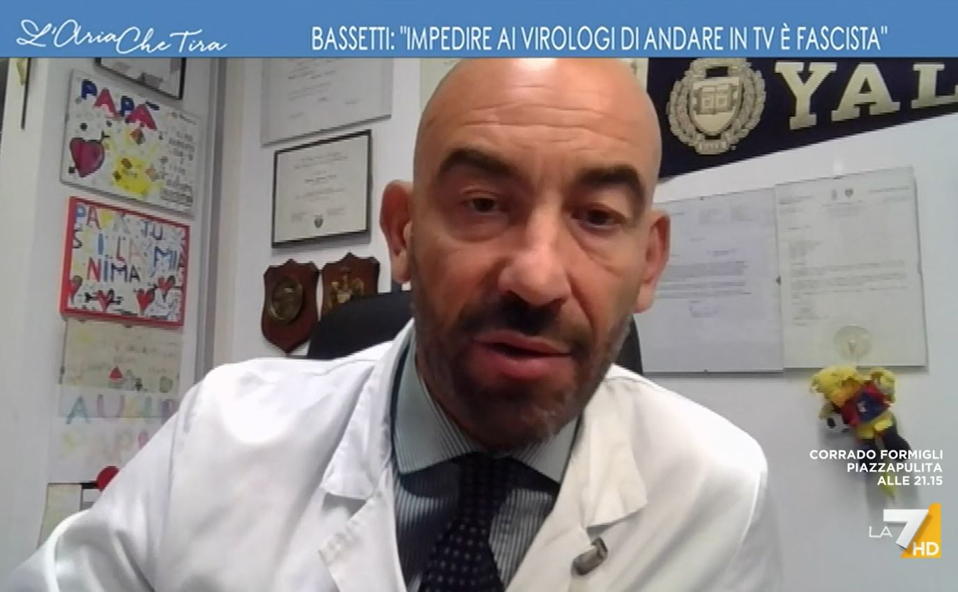 Virologi in TV con l’autorizzazione: la (discutibile) proposta fa insorgere la casta dei tele-esperti