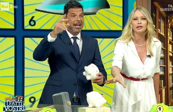 I Fatti Vostri: Sottile e la Falchi alle prese con il Porcellino Salvadanaio