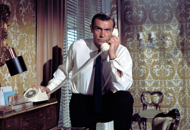 Programmi TV di stasera, sabato 25 settembre 2021. Su Rete 4 Sean Connery è 007