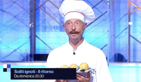 Soliti Ignoti: Amadeus riparte con un nuovo aiuto. Tra gli ospiti Clerici e sorelle Goggi