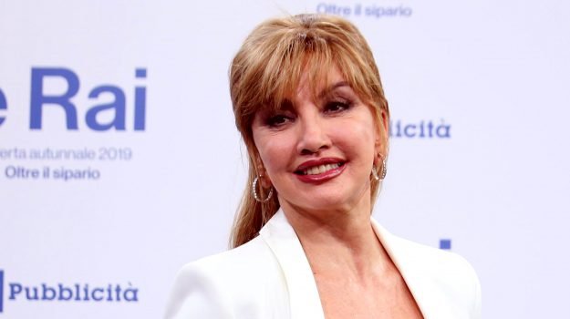 Eurovision Song Contest 2022, Milly Carlucci si candida alla conduzione: «Mi interessa molto»
