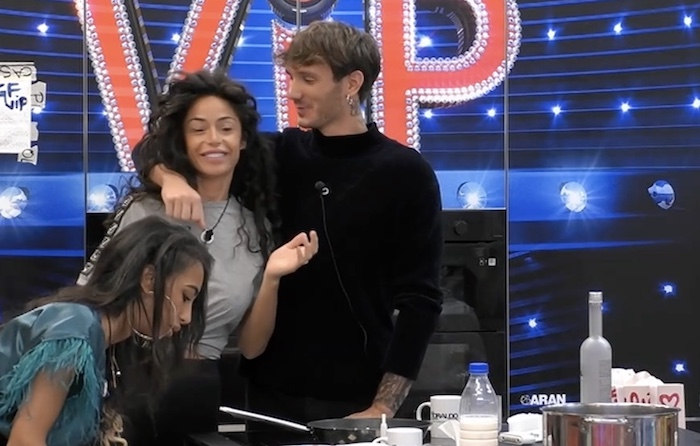 Manuel Bortuzzo in piedi al GF Vip - 4 Manuel Bortuzzo in piedi