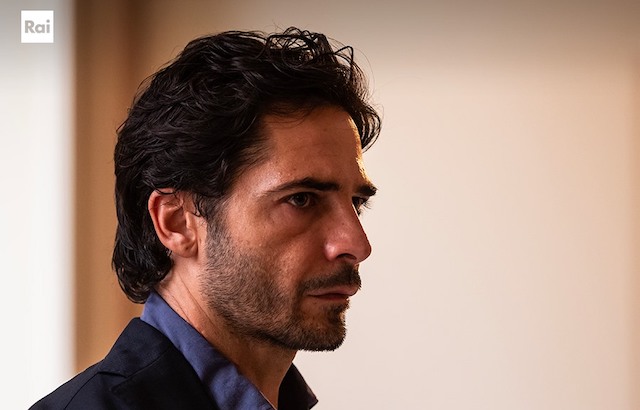 Ascolti TV | Giovedì 28 Ottobre 2021. Chiude bene Fino all’Ultimo Battito (22.6%), Andiamo a Quel Paese 10.4%. Su Tv8 XFactor 2.9% (2.7% SkyUno). Del Debbio (6.6%) meglio di Formigli (5.9%)