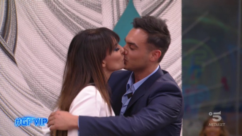 Grande Fratello Vip 2021, nona puntata – Amedeo tira un sospiro di sollievo: la fidanzata non è incinta. Scontro Sophie vs Soleil. In tre al televoto