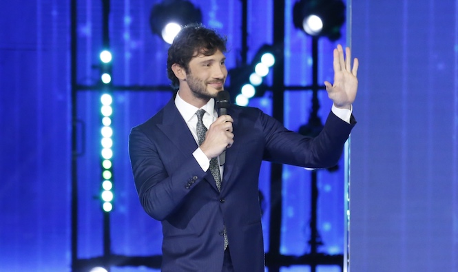 BOOM! Stefano De Martino al timone di Bar Stella su Rai2