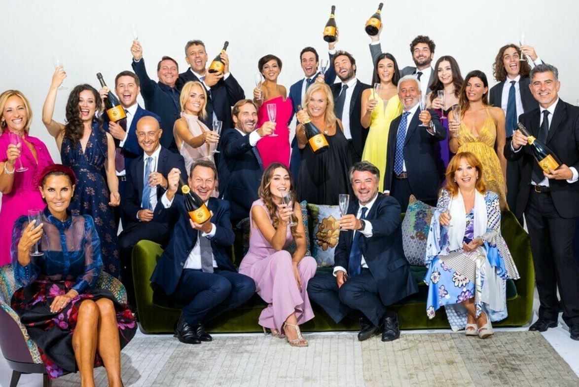 Un Posto al Sole, cast in rivolta per il possibile cambio d’orario. Minoli attacca: «È un suicidio. Annunziata ormai padrona di Rai3»