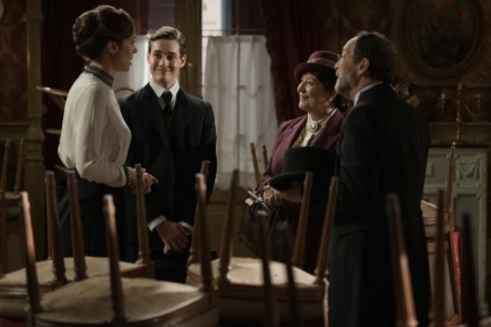 Una Vita, anticipazioni (1-5 novembre 2021): Felicia vende il Nuovo Secolo XX ai coniugi Roberto e Sabina Olmedo