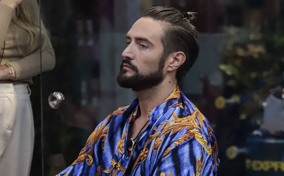 GF Vip, Alex Belli sempre più surreale: «Qui dentro ho raggiunto la pace dei sensi» – Video