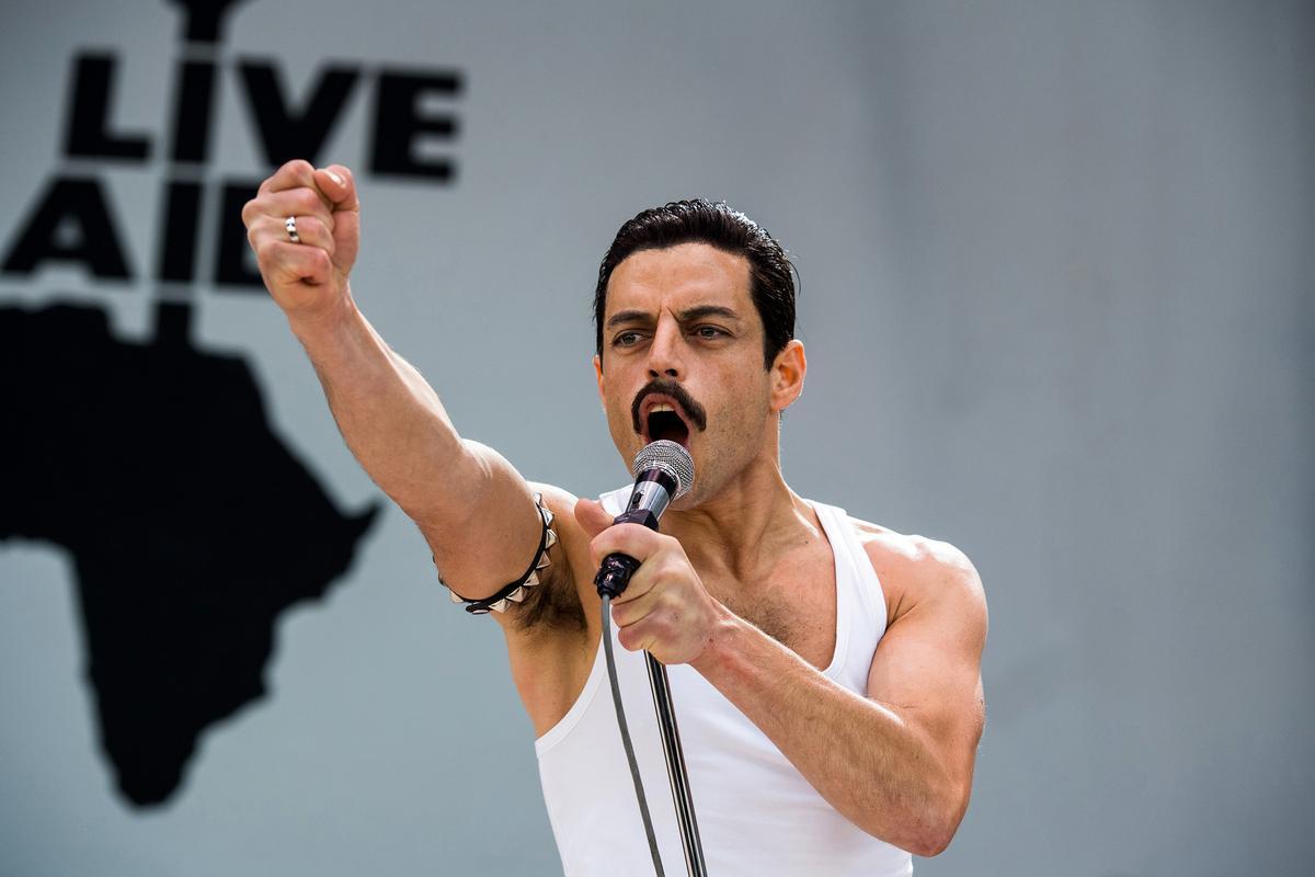 Programmi TV di stasera, mercoledì 24 novembre 2021. Il film su Freddie Mercury sfida il finale di «Storia di una Famiglia Perbene»