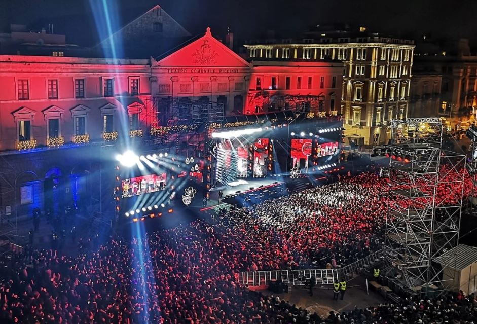 BOOM! Il Capodanno di Canale5 torna in piazza