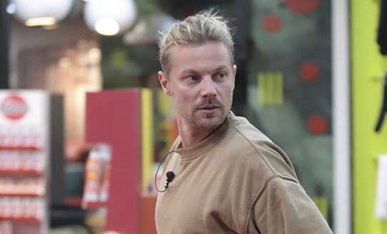 GF Vip, Davide ‘rivaluta’ Aldo e prende le distanze da Soleil e Alex: «Io con tutti e con nessuno»