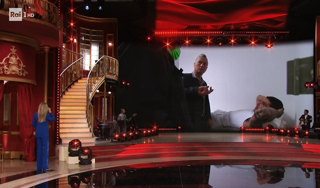 Ballando con le Stelle 2021, malore per Andrea Iannone che rischia di «essere trasferito in ospedale» – Video